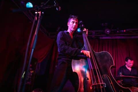 Simon Langhard plays the double bass on stage